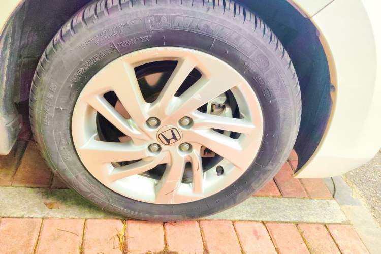 Used Honda Fit 2014 1.5L SE CVT Fashion Model Right Front Wheel Hub