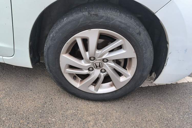 Used Honda Fit 2014 1.5L SE CVT Fashion Model Right Front Wheel Hub