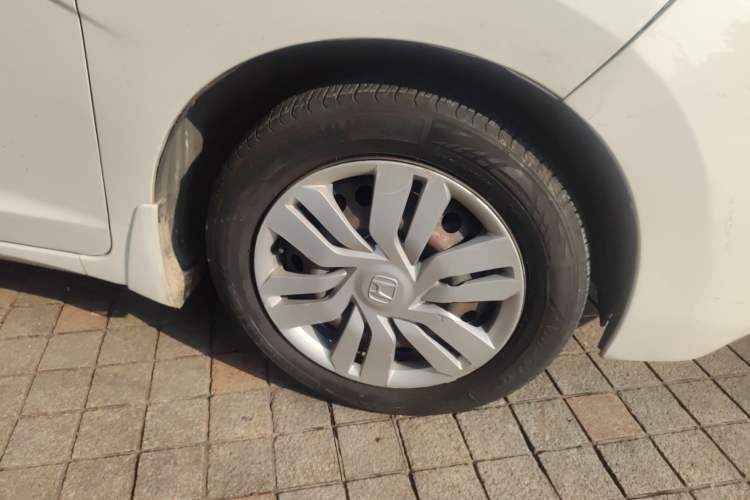 Used Honda Fit 2014 1.5L LX CVT Comfort Model Right Front Wheel Hub