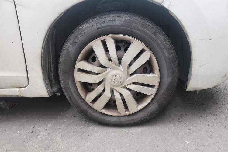 Used Honda Fit 2014 1.5L LX CVT Comfort Model Right Front Wheel Hub
