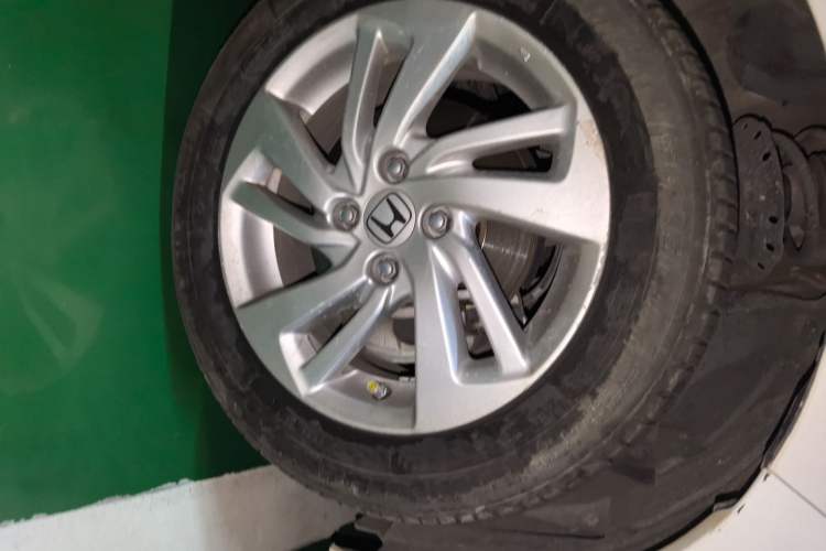 Used Honda Fit 2014 1.5L SE CVT Fashion Model Right Front Wheel Hub
