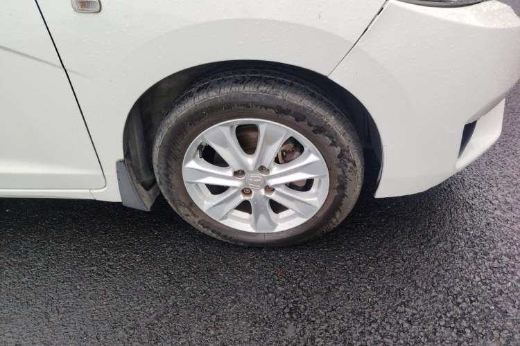 Used Honda Fit 2014 1.5L LX CVT Comfort Model Right Front Wheel Hub