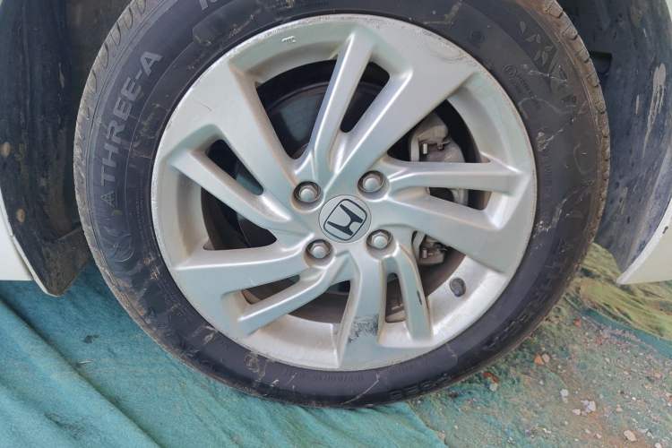 Used Honda Fit 2014 1.5L SE CVT Fashion Model Right Front Wheel Hub
