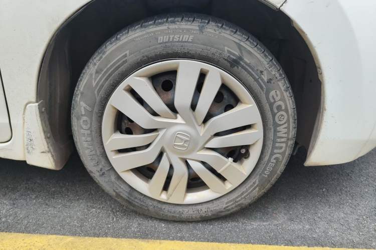 Used Honda Fit 2014 1.5L LX CVT Comfort Model Right Front Wheel Hub