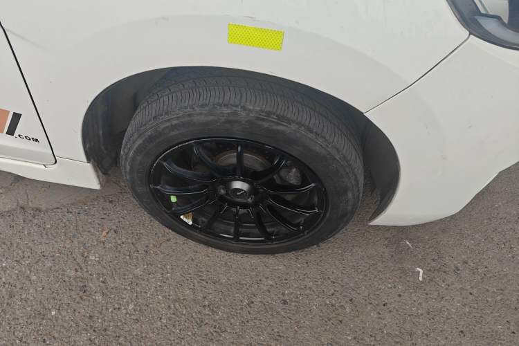 Used Honda Fit 2014 1.5L LX CVT Comfort Model Right Front Wheel Hub