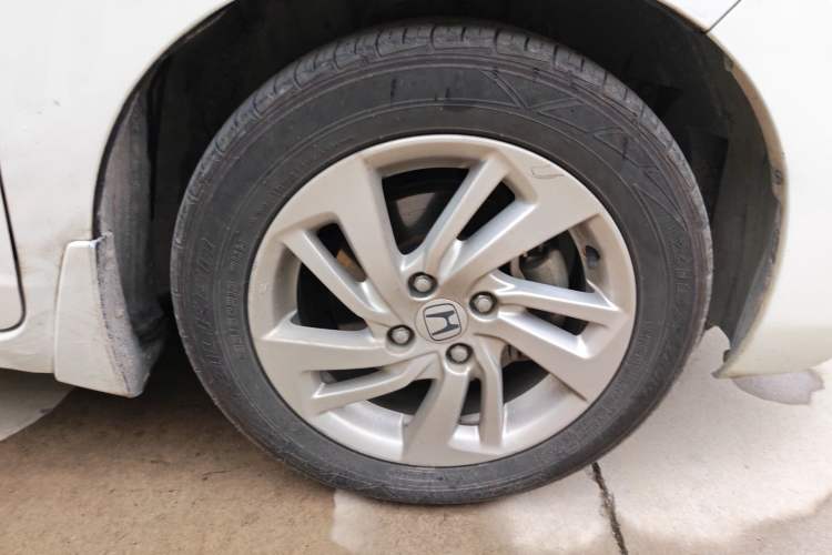 Used Honda Fit 2014 1.5L SE CVT Fashion Model Right Front Wheel Hub