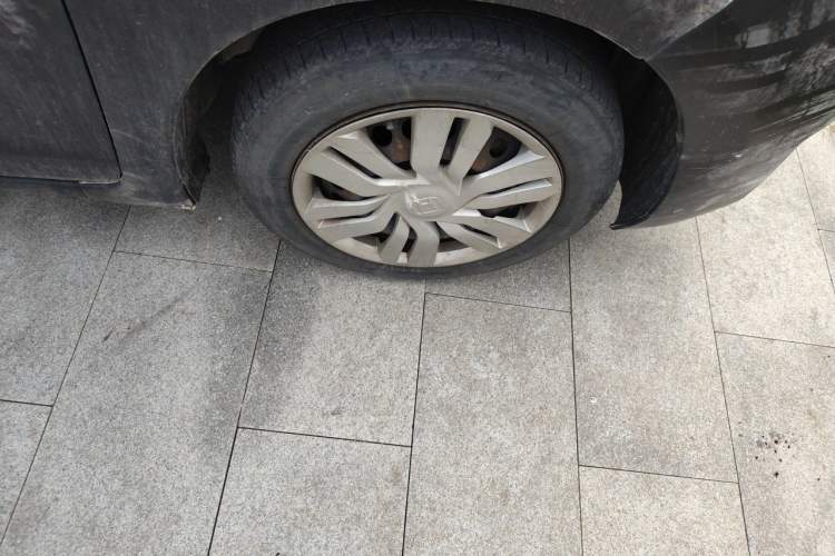 Used Honda Fit 2014 1.5L LX Manual Comfort Model Right Front Wheel Hub
