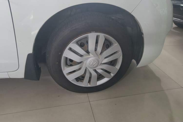 Used Honda Fit 2014 1.5L LX CVT Comfort Model Right Front Wheel Hub