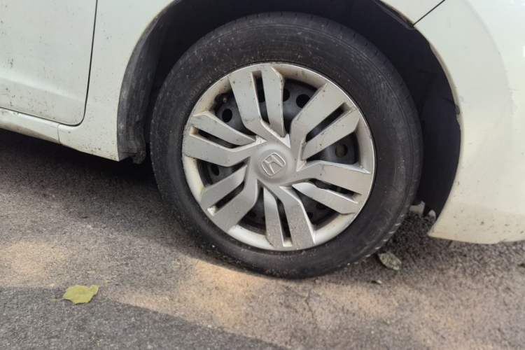 Used Honda Fit 2014 1.5L LX CVT Comfort Model Right Front Wheel Hub