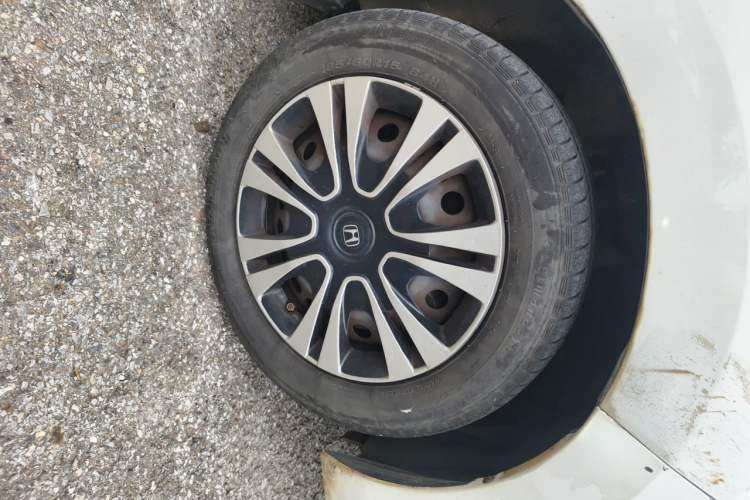 Used Honda Fit 2014 1.5L LX CVT Comfort Model Right Front Wheel Hub