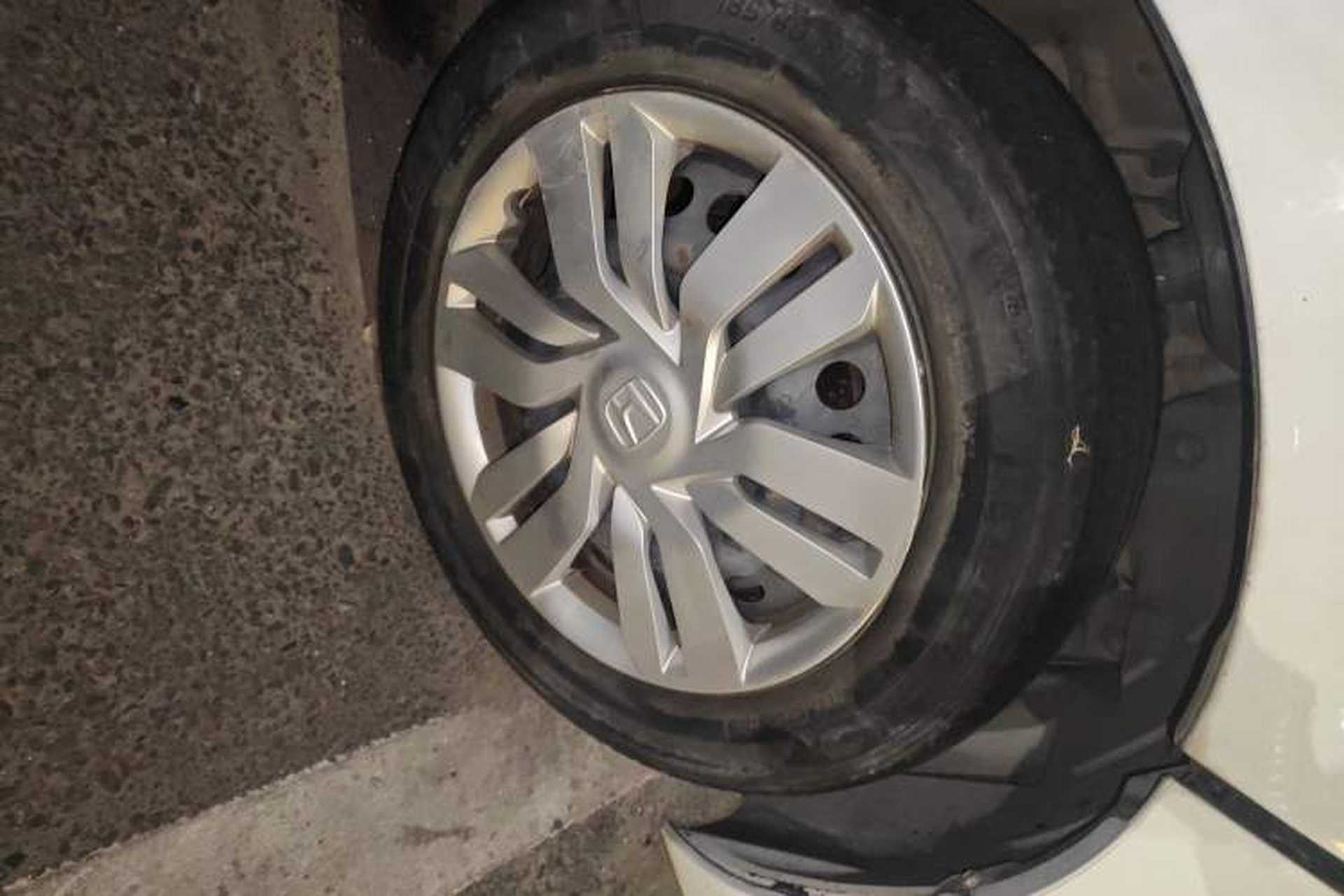 Used Honda Fit 2014 1.5L LX CVT Comfort Model Right Front Wheel Hub