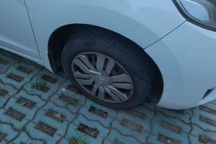 Used Honda Fit 2014 1.5L LX CVT Comfort Model Right Front Wheel Hub