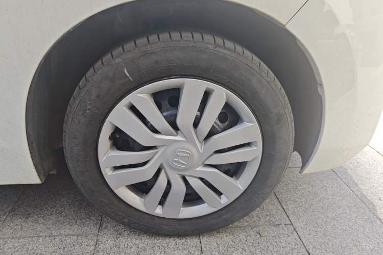 Used Honda Fit 2014 1.5L LX CVT Comfort Model Right Front Wheel Hub