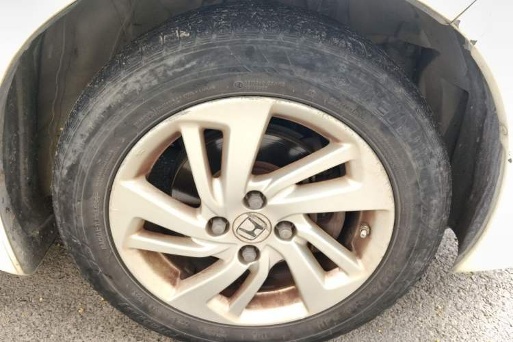 Used Honda Fit 2014 1.5L LX CVT Comfort Model Right Front Wheel Hub