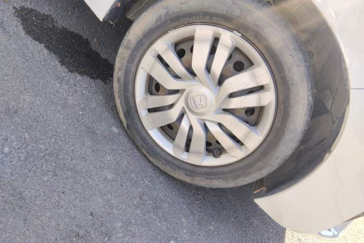 Used Honda Fit 2014 1.5L LX CVT Comfort Model Right Front Wheel Hub