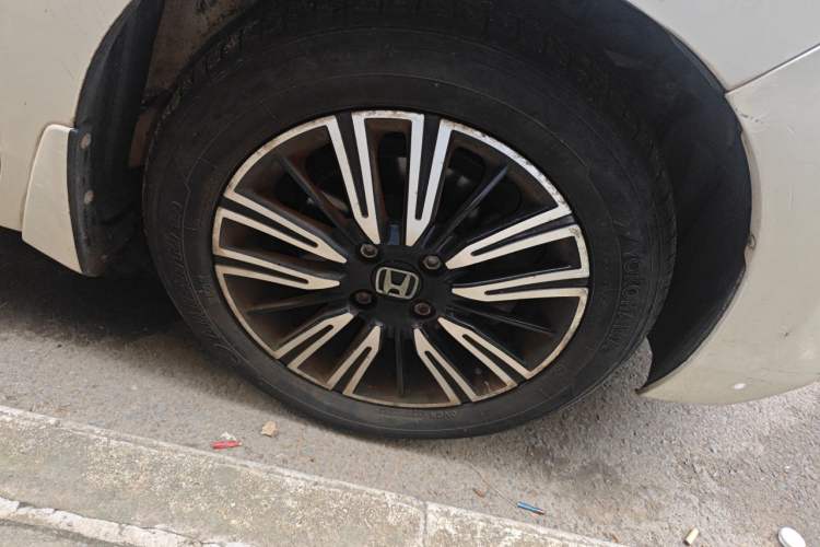 Used Honda Fit 2014 1.5L LX CVT Comfort Model Right Front Wheel Hub