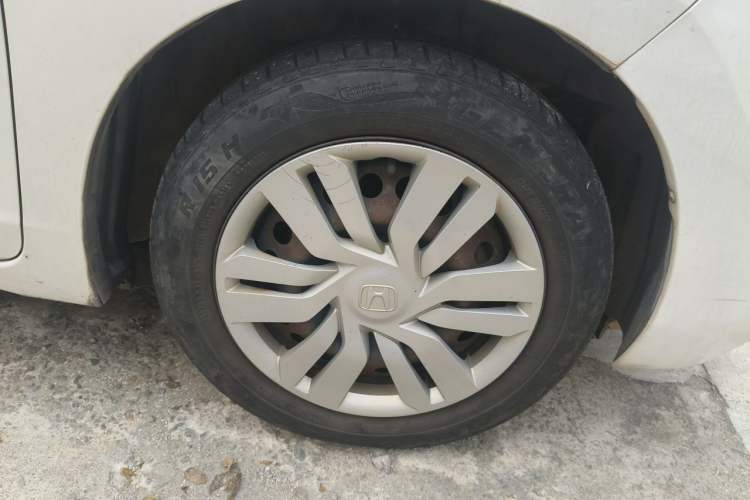 Used Honda Fit 2014 1.5L LX CVT Comfort Model Right Front Wheel Hub
