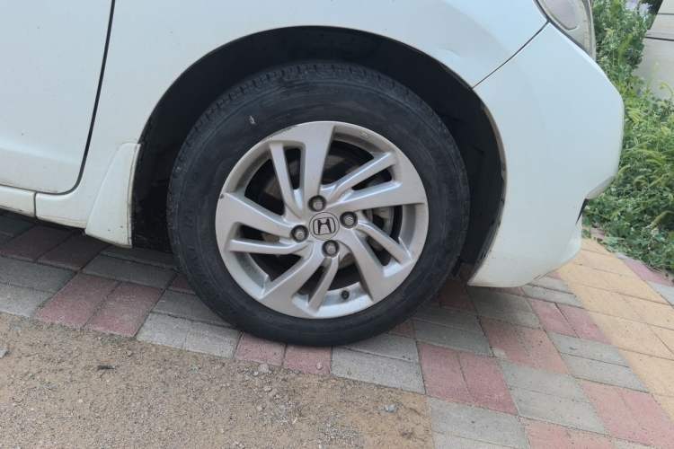 Used Honda Fit 2014 1.5L LX CVT Comfort Model Right Front Wheel Hub