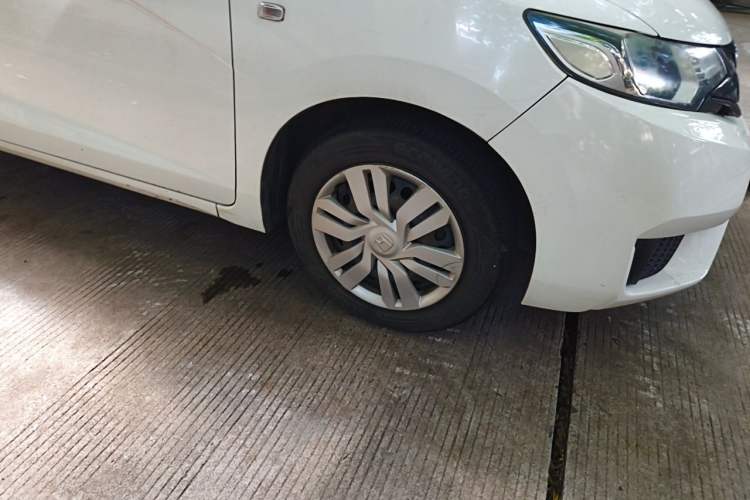 Used Honda Fit 2014 1.5L LX CVT Comfort Model Right Front Wheel Hub