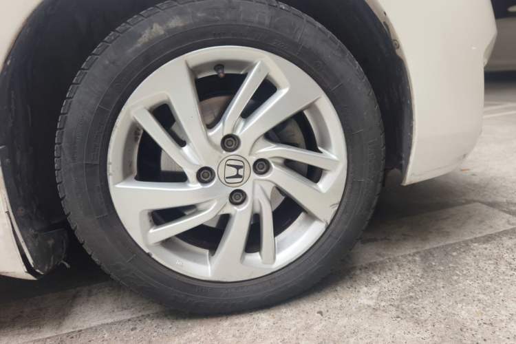 Used Honda Fit 2014 1.5L LX CVT Comfort Model Right Front Wheel Hub