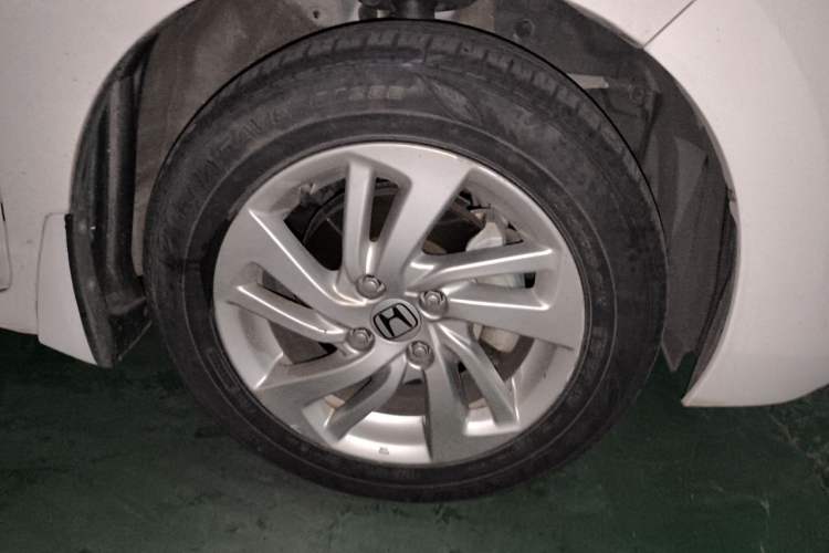 Used Honda Fit 2014 1.5L SE CVT Fashion Model Right Front Wheel Hub