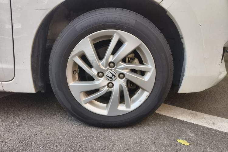 Used Honda Fit 2014 1.5L SE CVT Fashion Model Right Front Wheel Hub