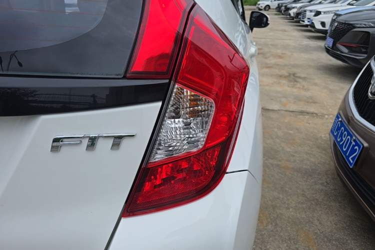 Used Honda Fit 2014 1.5L LX CVT Comfort Model Right Rear Taillight