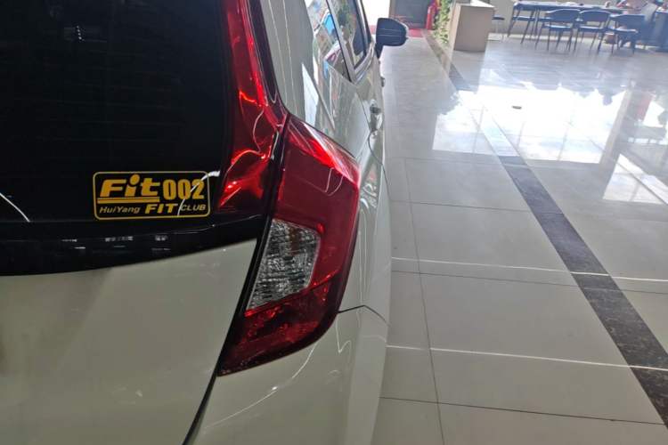 Used Honda Fit 2014 1.5L LX CVT Comfort Model Right Rear Taillight