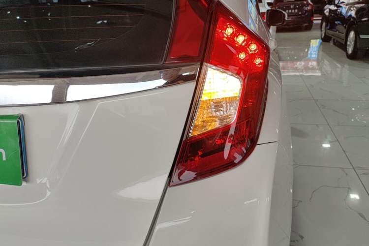 Used Honda Fit 2014 1.5L LX CVT Comfort Model Right Rear Taillight