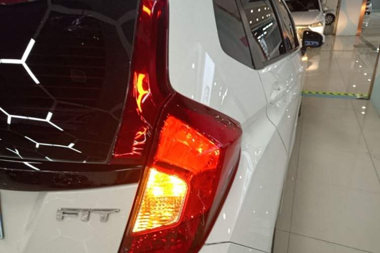Used Honda Fit 2014 1.5L LX CVT Comfort Model Right Rear Taillight