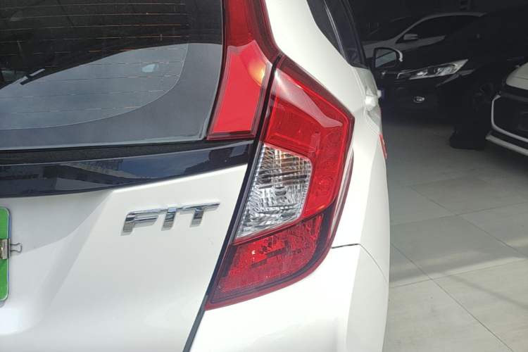 Used Honda Fit 2014 1.5L LX CVT Comfort Model Right Rear Taillight