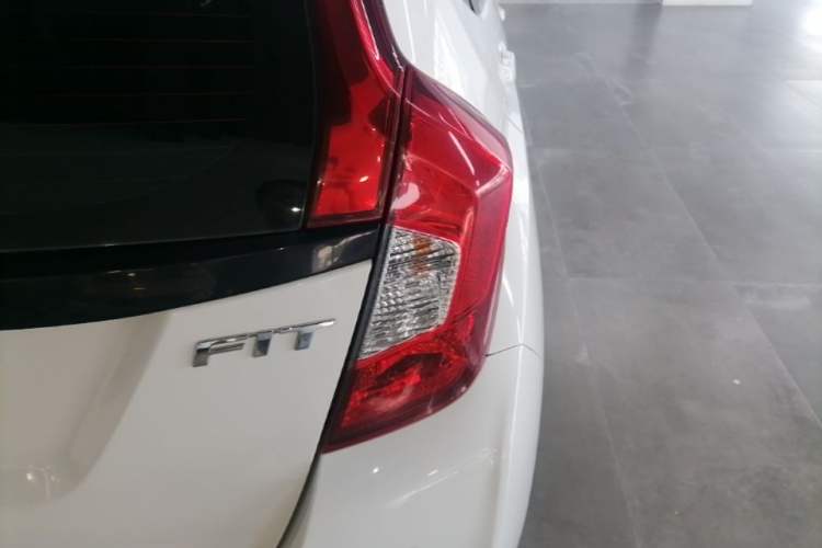 Used Honda Fit 2014 1.5L SE CVT Fashion Model Right Rear Taillight
