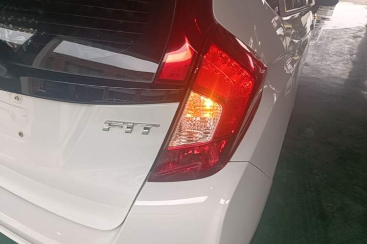Used Honda Fit 2014 1.5L LX CVT Comfort Model Right Rear Taillight