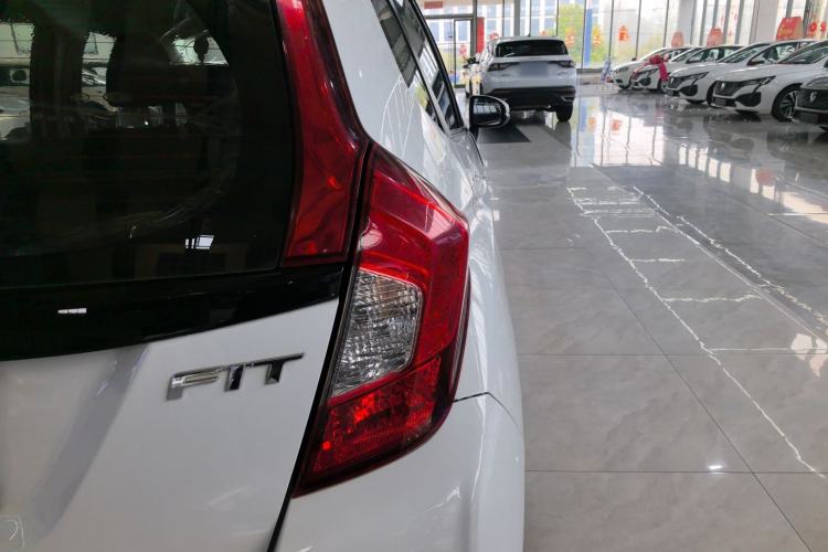 Used Honda Fit 2014 1.5L LX CVT Comfort Model Right Rear Taillight
