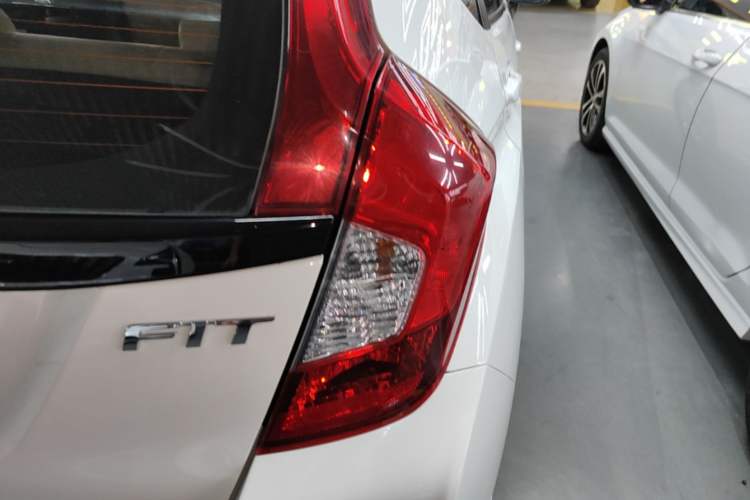 Used Honda Fit 2014 1.5L LX CVT Comfort Model Right Rear Taillight