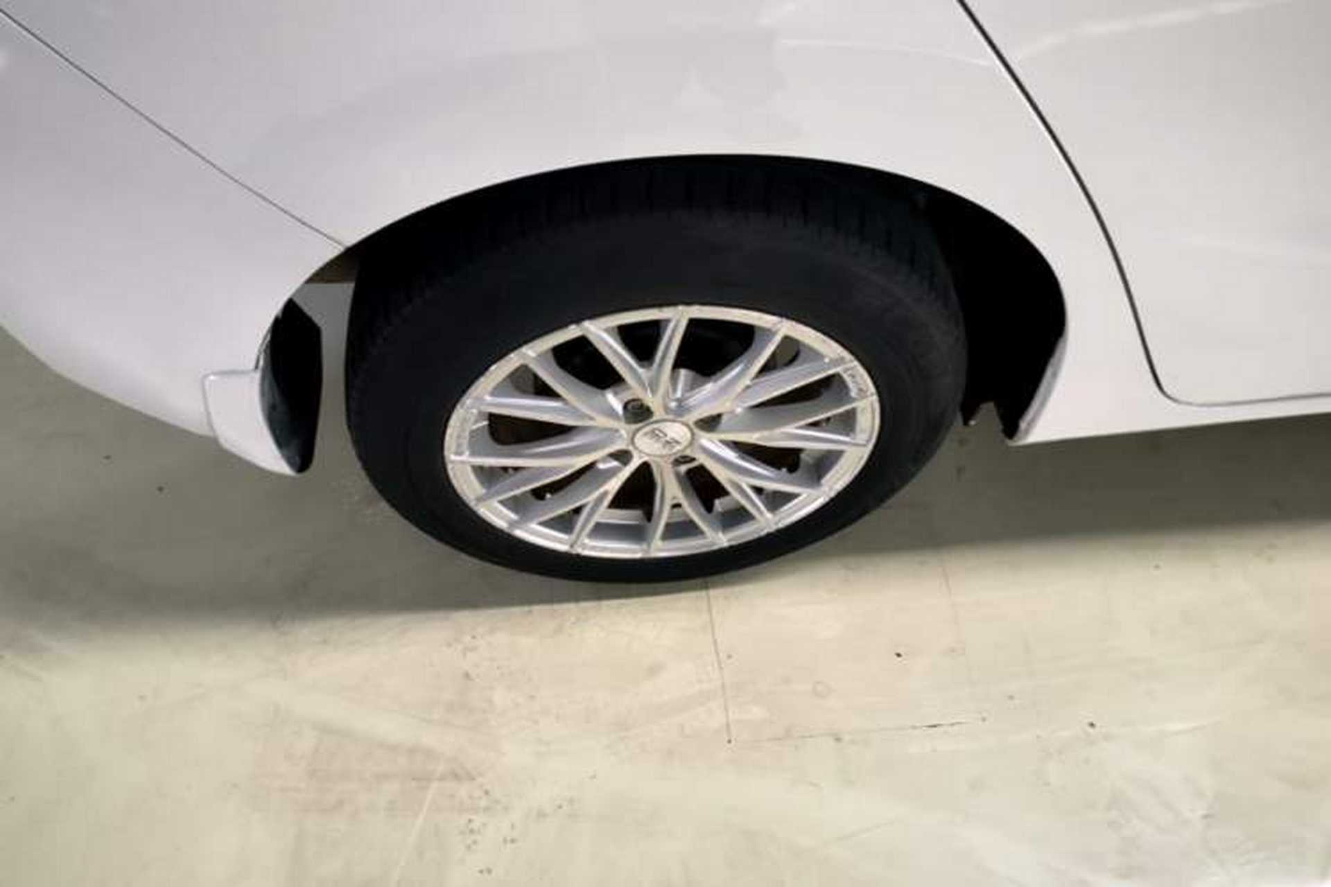 Used Honda Fit 2014 1.5L LX CVT Comfort Model Right Rear Wheel Hub