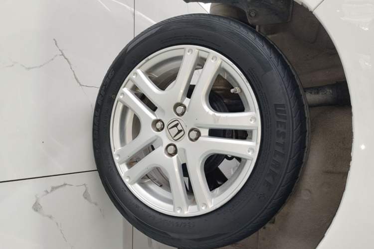 Used Honda Fit 2014 1.5L LX CVT Comfort Model Right Rear Wheel Hub