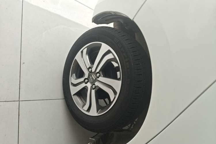 Used Honda Fit 2014 1.5L LX CVT Comfort Model Right Rear Wheel Hub