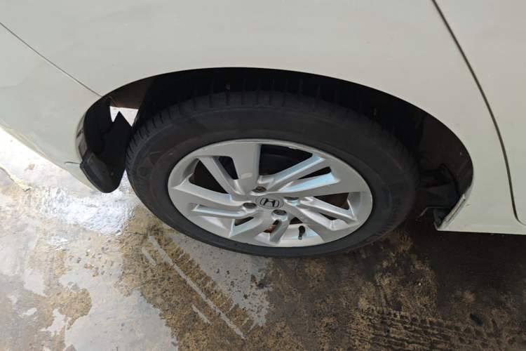 Used Honda Fit 2014 1.5L LX CVT Comfort Model Right Rear Wheel Hub