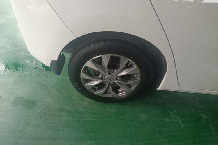 Used Honda Fit 2014 1.5L LX CVT Comfort Model Right Rear Wheel Hub