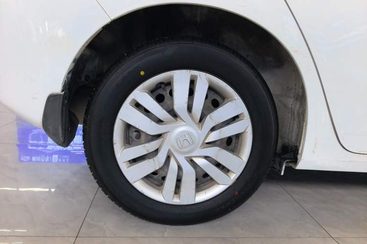 Used Honda Fit 2014 1.5L LX CVT Comfort Model Right Rear Wheel Hub
