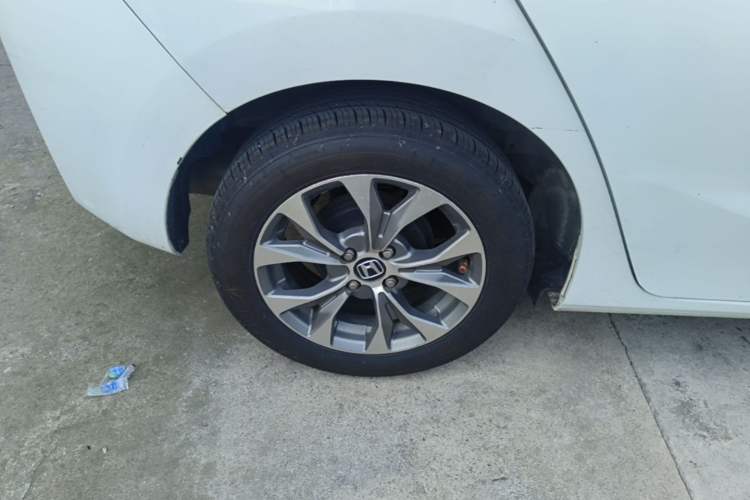 Used Honda Fit 2014 1.5L LX CVT Comfort Model Right Rear Wheel Hub