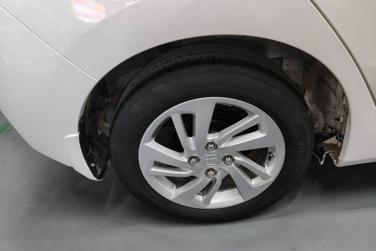 Used Honda Fit 2014 1.5L LX CVT Comfort Model Right Rear Wheel Hub