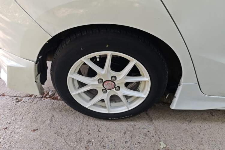 Used Honda Fit 2014 1.5L LX CVT Comfort Model Right Rear Wheel Hub