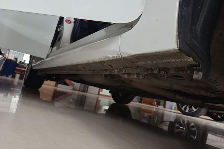 Used Honda Fit 2014 1.5L SE CVT Fashion Model Right Side Sill