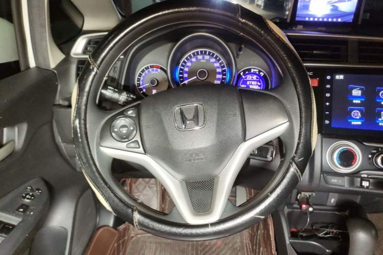 Used Honda Fit 2014 1.5L SE CVT Fashion Model Steering Wheel