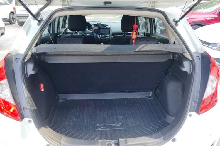 Used Honda Fit 2014 1.5L SE CVT Fashion Model Trunk