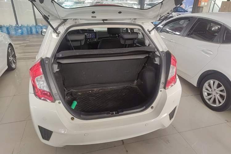 Used Honda Fit 2014 1.5L SE CVT Fashion Model Trunk
