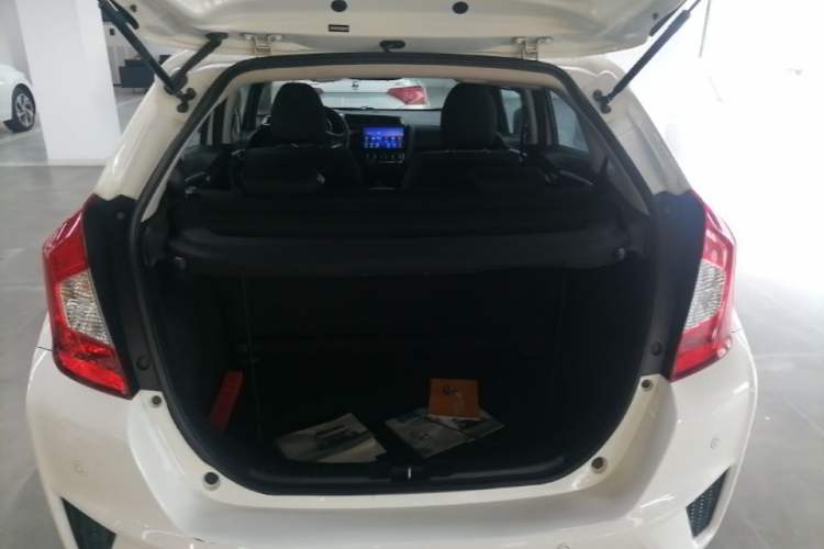 Used Honda Fit 2014 1.5L SE CVT Fashion Model Trunk