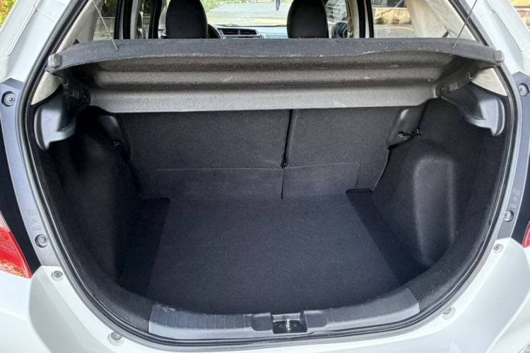 Used Honda Fit 2014 1.5L EXLI CVT Leading Model Trunk